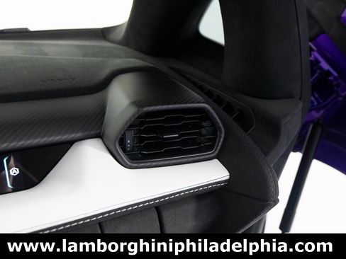 Used 2024 Lamborghini Revuelto Base image 32