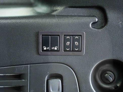 Used 2019 Chevrolet Suburban Premier image 13