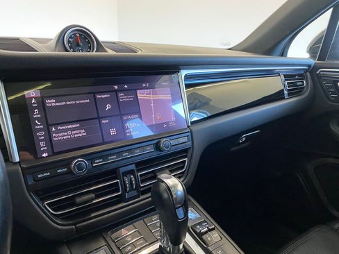Used 2020 Porsche Macan image 25