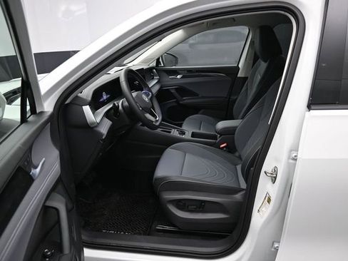 New 2026 Volkswagen Tiguan SE image 9