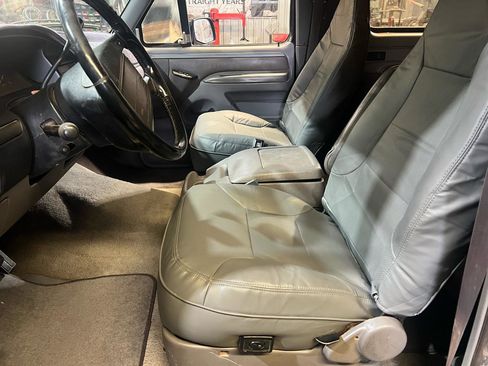 Used 1995 Ford Bronco XLT AWD/4WD image 6