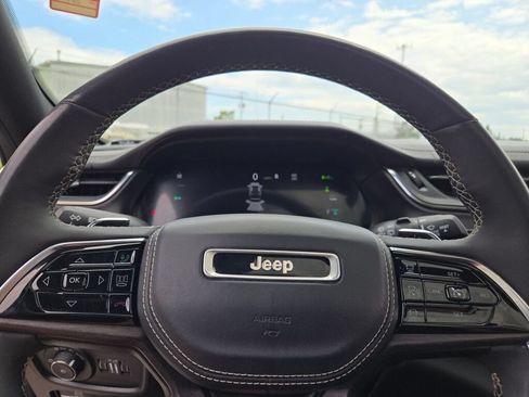 Used 2023 Jeep Grand Cherokee Overland AWD/4WD image 31