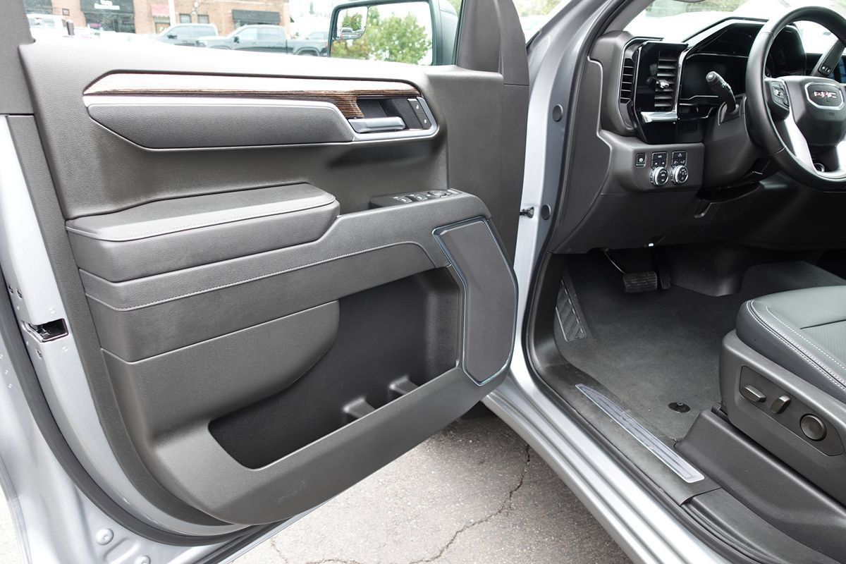Used 2025 GMC Sierra 1500 Elevation AWD/4WD image 16