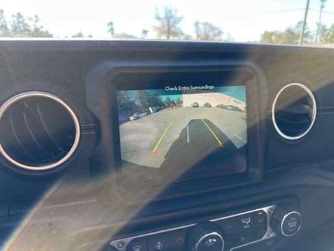 Used 2021 Jeep Wrangler Unlimited Sahara w/ Cold Weather Group image 14