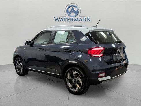 Used 2025 Hyundai Venue Limited FWD image 3
