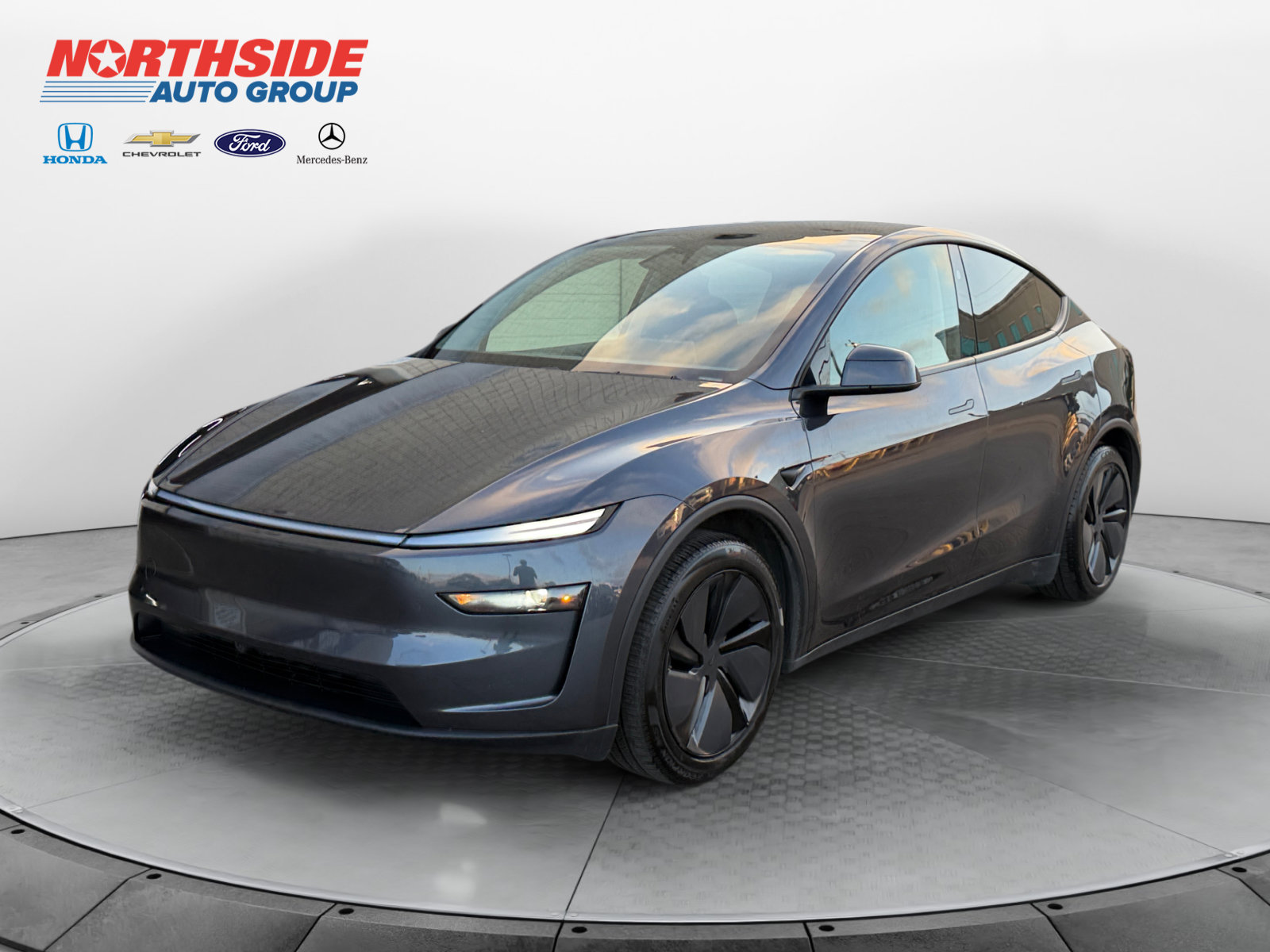 Used 2026 Tesla Model Y Long Range AWD/4WD image 3