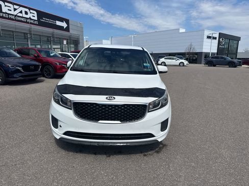 Used 2015 Kia Sedona LX image 2