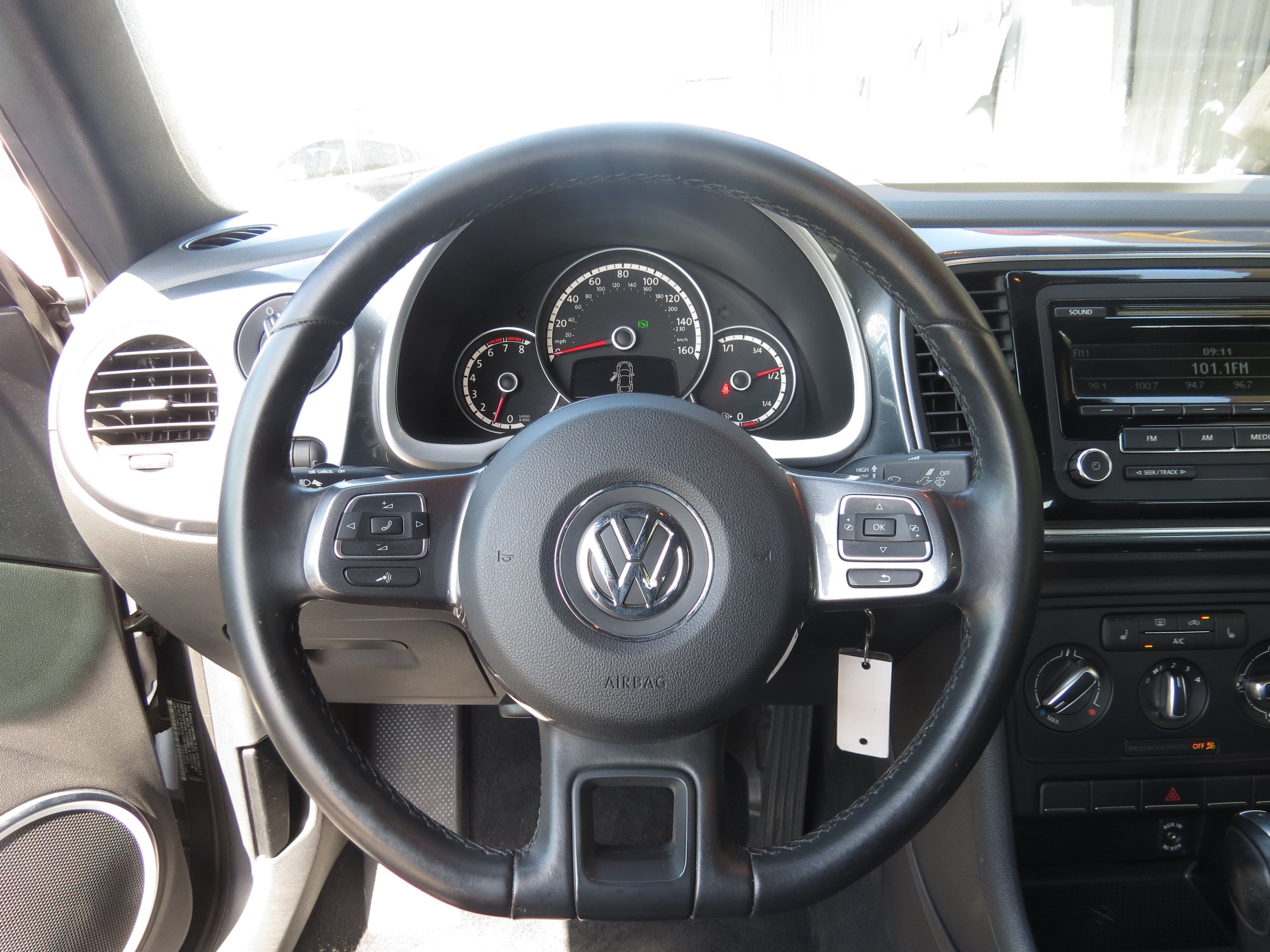Used 2014 Volkswagen Beetle 1.8T FWD image 12