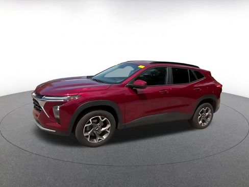 Used 2025 Chevrolet Trax LT FWD image 7