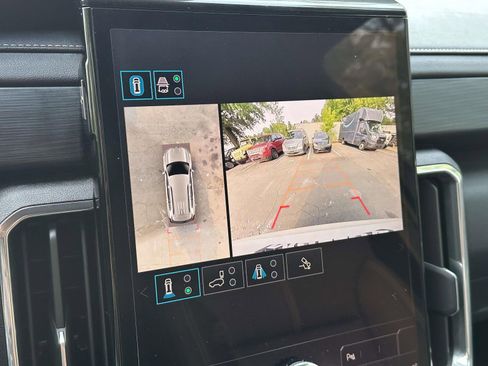 Used 2024 GMC Acadia Elevation image 12