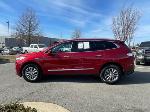 Used 2023 Buick Enclave Essence image 6
