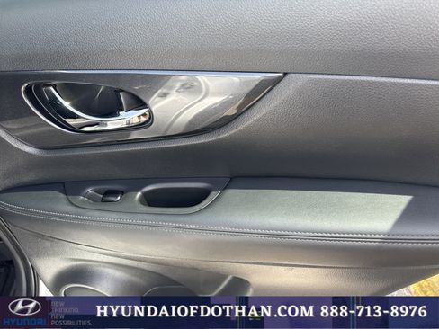 Used 2019 Nissan Rogue S w/ Special Edition Package FWD image 15