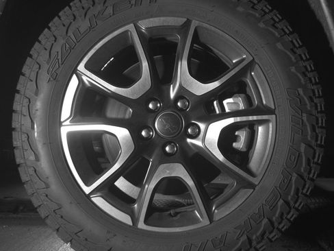 Used 2025 Jeep Compass Trailhawk image 13