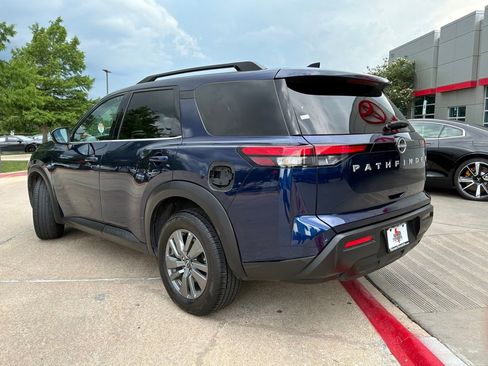 Used 2025 Nissan Pathfinder SV FWD image 8