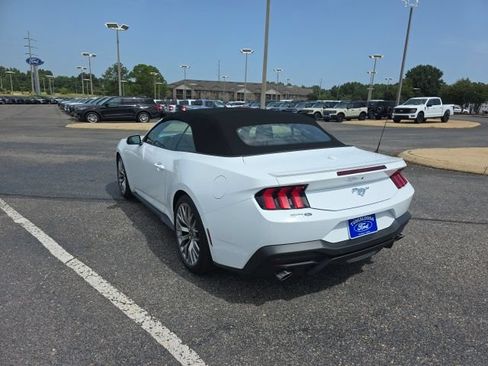 Used 2025 Ford Mustang Premium RWD image 5
