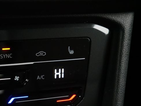 Certified 2024 Volkswagen Tiguan SE R-Line image 30