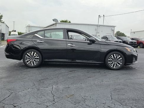 Used 2025 Nissan Altima 2.5 SV FWD image 6
