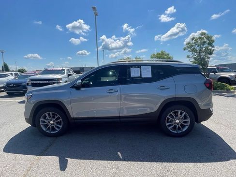 Used 2023 GMC Terrain SLT AWD/4WD image 4
