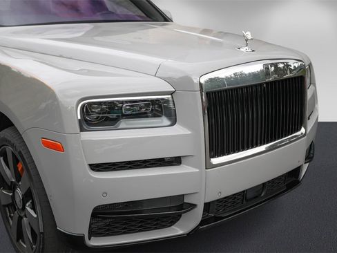 Used 2022 Rolls-Royce Cullinan w/ Dark Exterior Package image 10