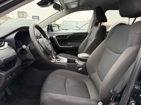 Used 2025 Toyota RAV4 LE image 25