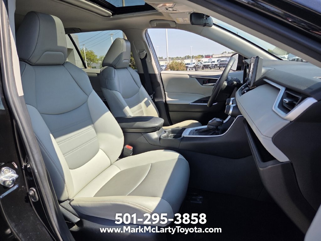 Used 2021 Toyota RAV4 XLE Premium FWD image 15