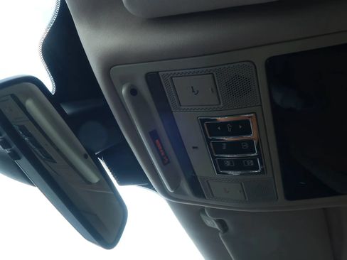 Used 2016 Jaguar XJ R-Sport RWD image 39