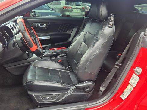 Used 2017 Ford Mustang Premium image 11