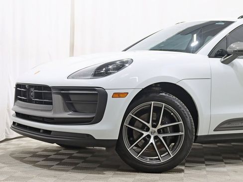 Used 2023 Porsche Macan Turbo image 2