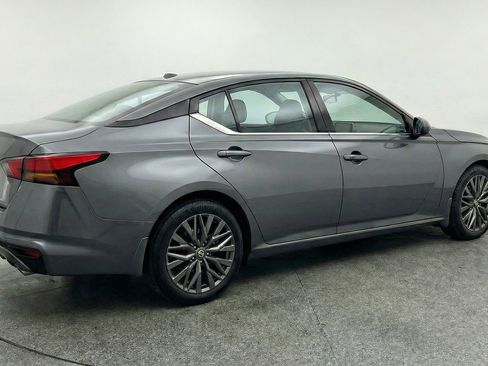 Used 2025 Nissan Altima 2.5 SV FWD image 9