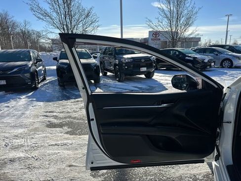 Used 2024 Toyota Camry SE image 20