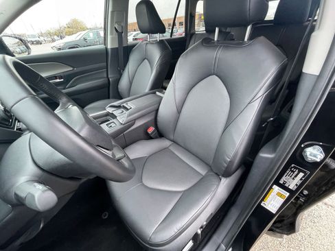 Used 2025 Toyota Grand Highlander FWD image 36
