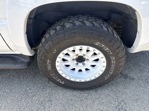 Used 2006 Chevrolet Avalanche Z71 w/ Sun And Sound Package image 6