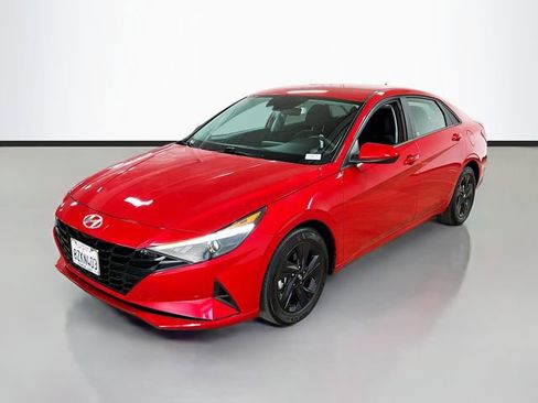 Used 2022 Hyundai Elantra SEL image 3