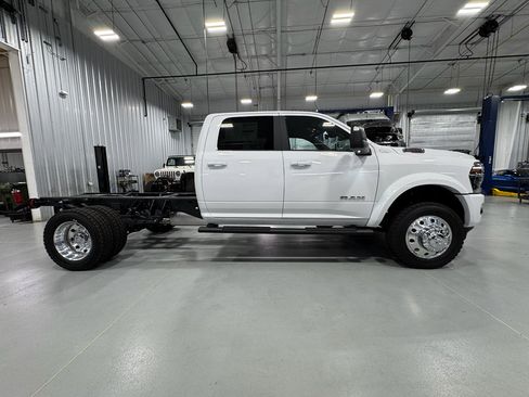 New 2025 RAM 4500 4x4 Crew Cab DRW w/ Laramie Trim Package image 12