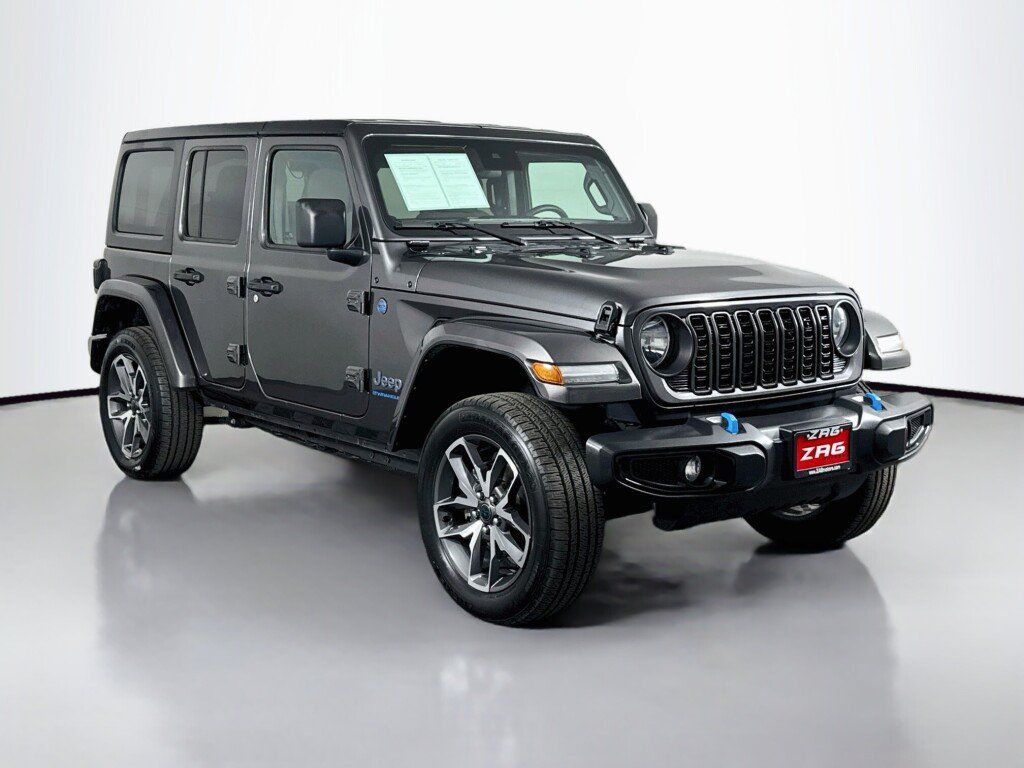 Used 2024 Jeep Wrangler Unlimited w/ Convenience Group AWD/4WD image 7