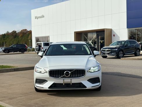 Used 2020 Volvo S60 T6 Momentum image 3