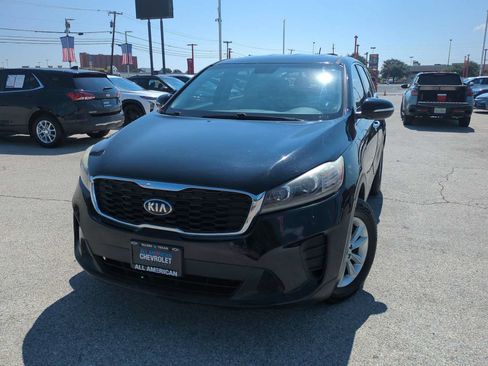 Used 2019 Kia Sorento FWD image 1