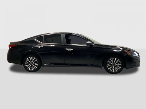 New 2026 Nissan Altima 2.5 SV FWD image 6