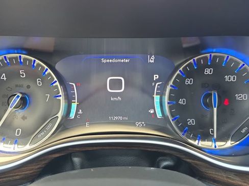 Used 2022 Chrysler Pacifica Pinnacle FWD image 23
