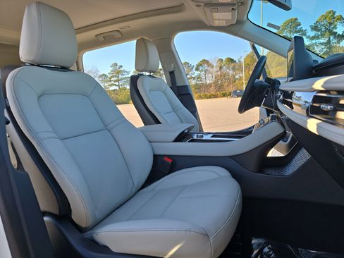 New 2026 Lincoln Aviator AWD w/ Jet Appearance Package image 10