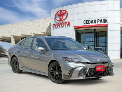 Used 2026 Toyota Camry SE FWD image 1