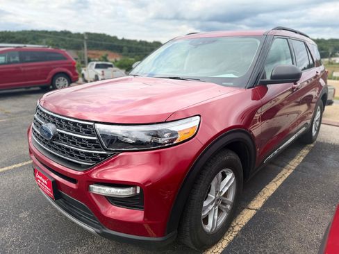 Used 2021 Ford Explorer XLT w/ Equipment Group 202A RWD image 5