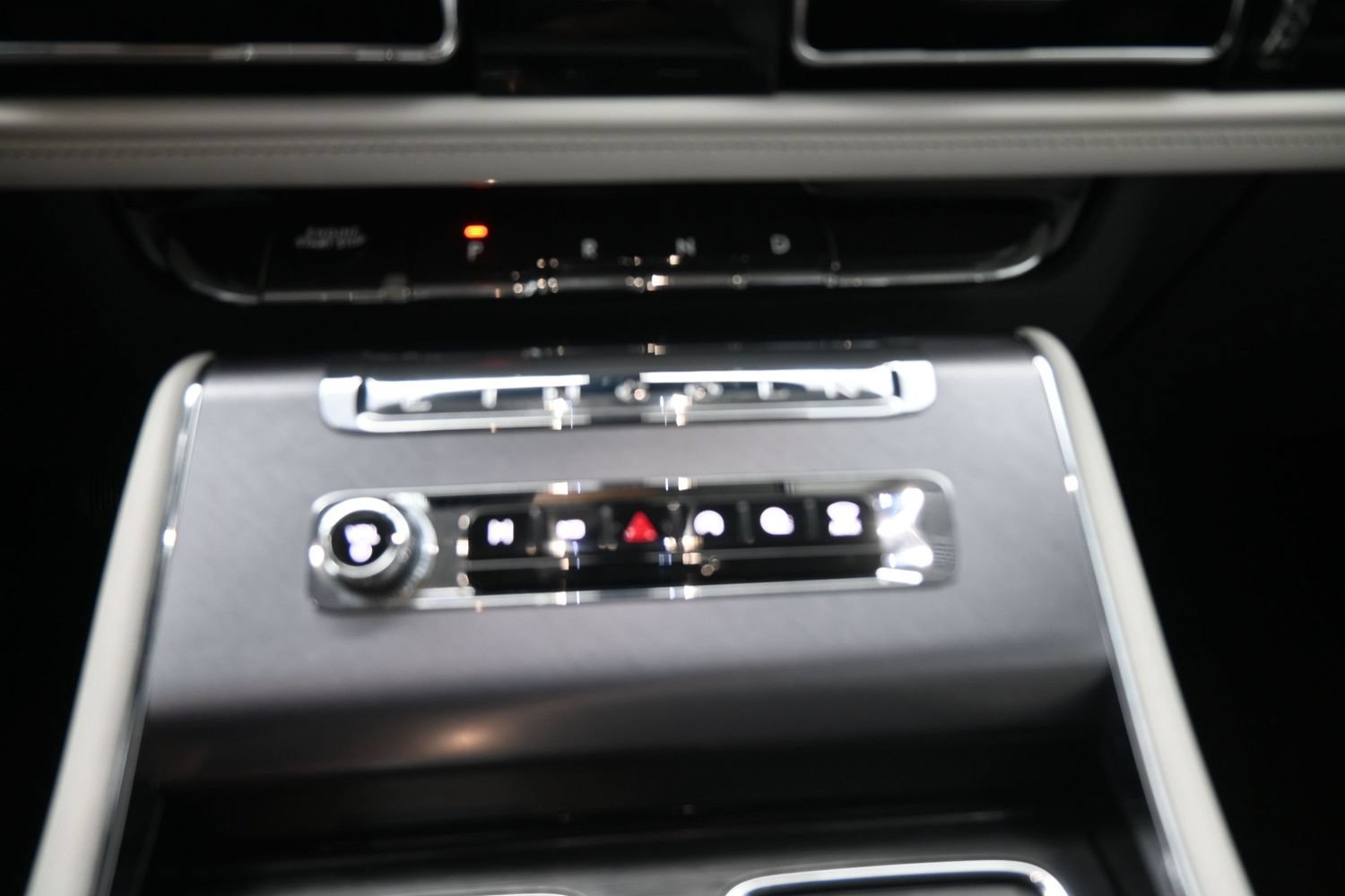 Used 2025 Lincoln Aviator 2WD image 4