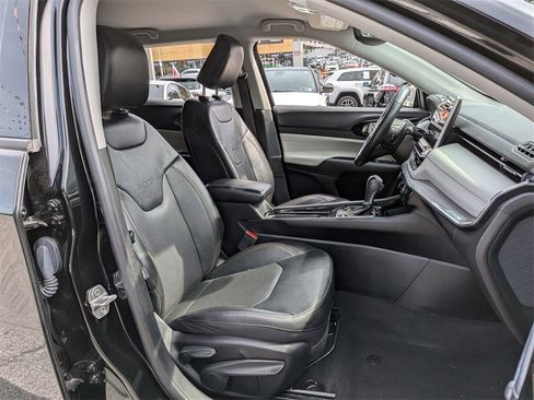 Used 2022 Jeep Compass Limited image 24