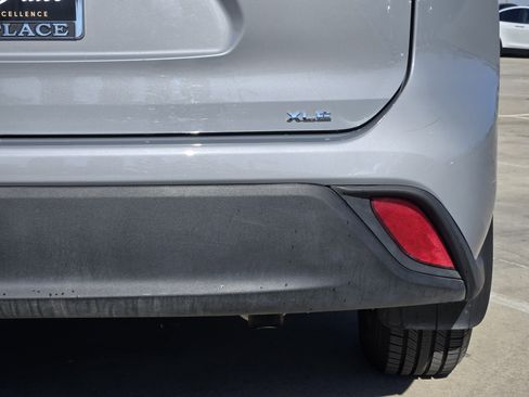 Used 2022 Toyota Highlander Bronze Edition image 15