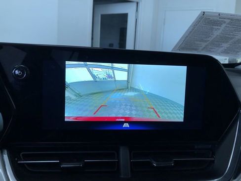 Used 2025 Chevrolet Trax LT w/ LT Convenience Package image 28