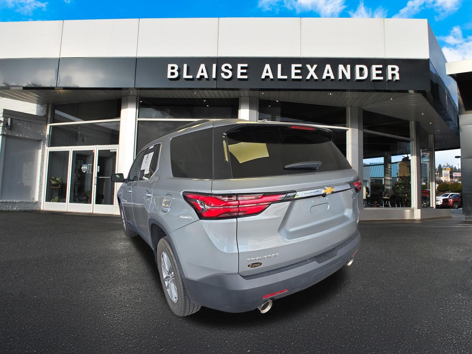 Used 2023 Chevrolet Traverse LT AWD/4WD image 5