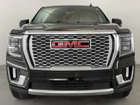 Used 2021 GMC Yukon XL Denali w/ Denali Premium Package AWD/4WD image 2