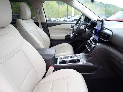 Used 2022 Ford Explorer Platinum w/ Technology Package AWD/4WD image 10