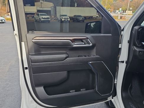 Used 2023 GMC Sierra 1500 SLE image 14